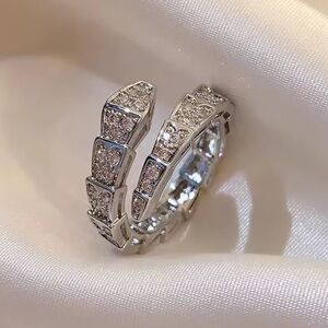 Serpenti Elegant Silver Crystal Ring